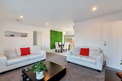 Photo of property in 15 Russett Grove, Henderson, Auckland, 0612