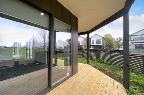 Photo of property in 16 Yellow Pear Lane, Karaka, 2578