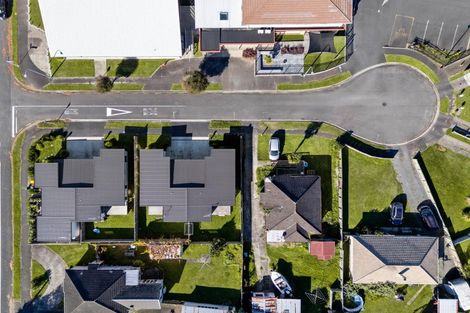 Photo of property in 1/4 Searancke Place, Fairfield, Hamilton, 3214