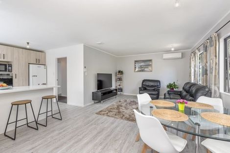 Photo of property in 17a John Road, Stanmore Bay, Whangaparaoa, 0932