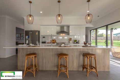 Photo of property in 17 Tamahunga Drive, Matakana, 0985