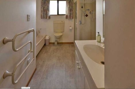 Photo of property in 2 Ngaio Street, Saint Martins, Christchurch, 8022