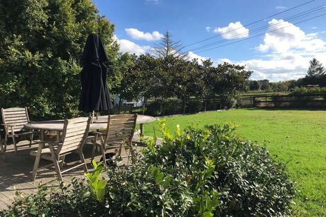 Photo of property in 74 Motu Road, Kumeu, 0891