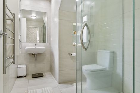 Photo of property in 70 Memorial Drive, Hamilton East, Hamilton, 3216