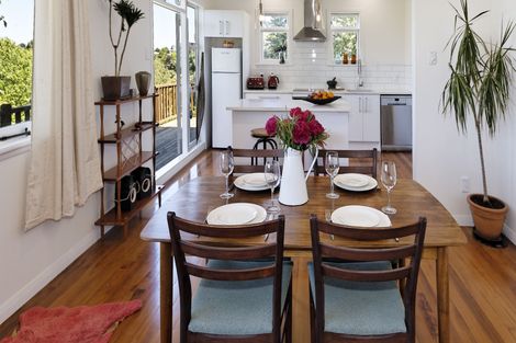 Photo of property in 3 Roland Hill, Glen Eden, Auckland, 0602