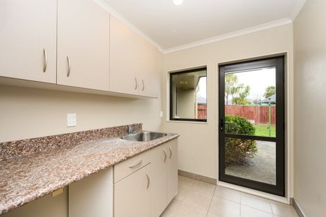 Photo of property in 6 Ron Place, Fitzherbert, Palmerston North, 4410