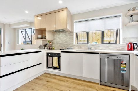 Photo of property in 9e Kingdale Road, Henderson, Auckland, 0610