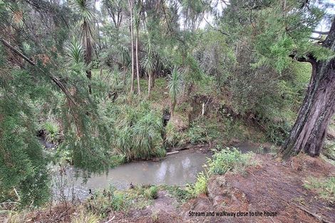 Photo of property in 37 Verdale Circle, Glen Eden, Auckland, 0602