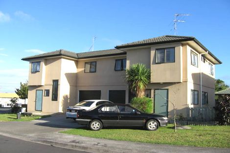 Photo of property in 5/2 Juliana Way, Glendene, Auckland, 0602