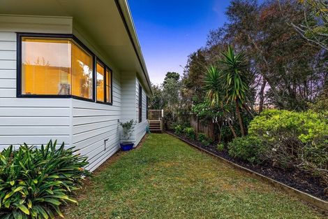 Photo of property in 2/54 Granville Drive, Massey, Auckland, 0614