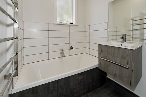 Photo of property in 3 Roland Hill, Glen Eden, Auckland, 0602