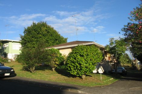 Photo of property in 2/3 Cheryl Place, Hillcrest, Auckland, 0627