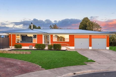 Photo of property in 17 Seamer Place, St Andrews, Hamilton, 3200