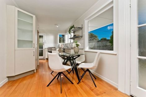 Photo of property in 962 East Coast Road, Northcross, Auckland, 0632