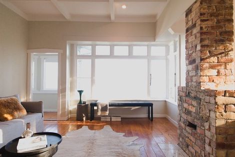 Photo of property in 112 Queen Street, Northcote Point, Auckland, 0627