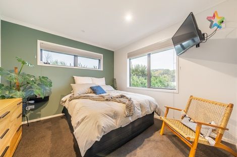 Photo of property in 2 Mooring Close, Whitby, Porirua, 5024