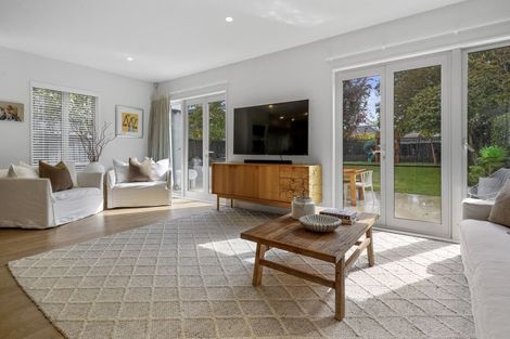 Photo of property in 17 Innes Road, St Albans, Christchurch, 8052