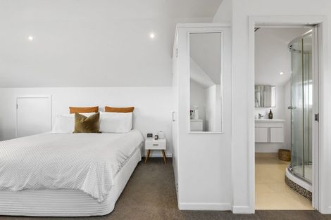 Photo of property in 165 Vauxhall Road, Narrow Neck, Auckland, 0624