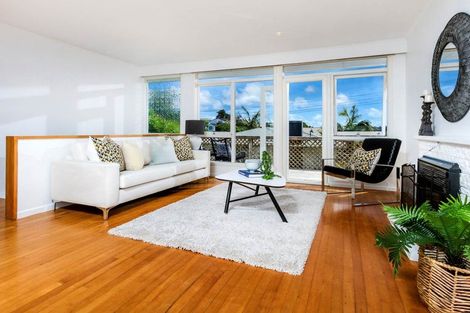 Photo of property in 1/4 Bond Crescent, Forrest Hill, Auckland, 0620
