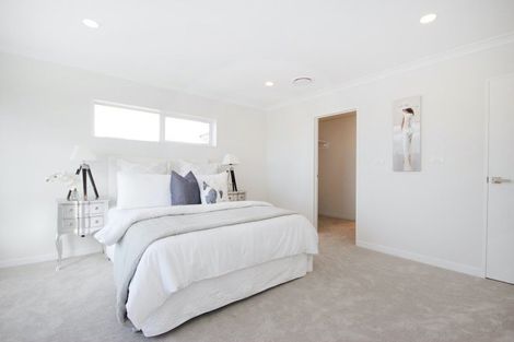 Photo of property in 16 Skulander Crescent, Orewa, 0931