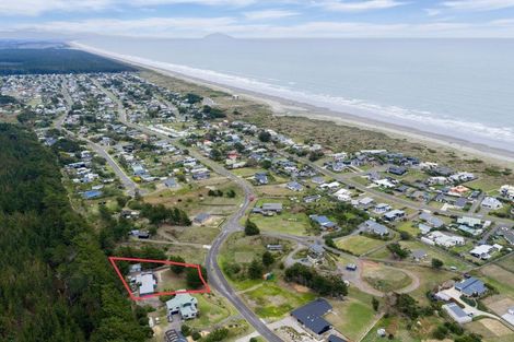 Photo of property in 208 Park Avenue, Waitarere Beach, Levin, 5510