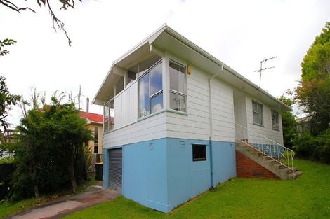 Photo of property in 104 Farquhar Road, Glendene, Auckland, 0602