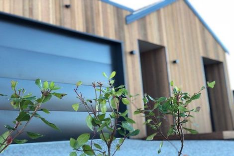 Photo of property in 15 Mount Creighton Crescent, Wanaka, 9305