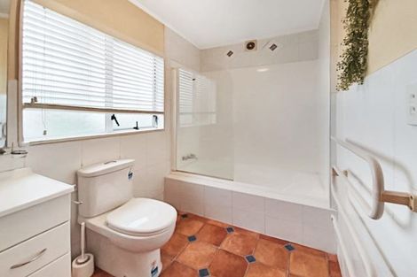 Photo of property in 1/6 Sandgate Avenue, Botany Downs, Auckland, 2010