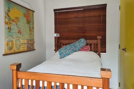 Photo of property in 2/224 Forrest Hill Road, Forrest Hill, Auckland, 0620