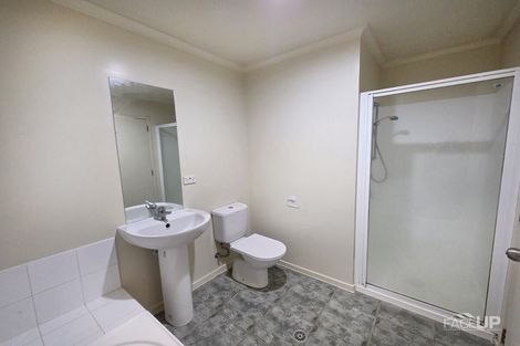 Photo of property in 3/4 Keeling Road, Henderson, Auckland, 0612