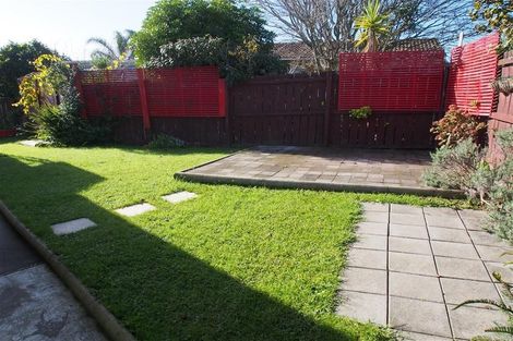Photo of property in 8 Katrina Place, Massey, Auckland, 0614