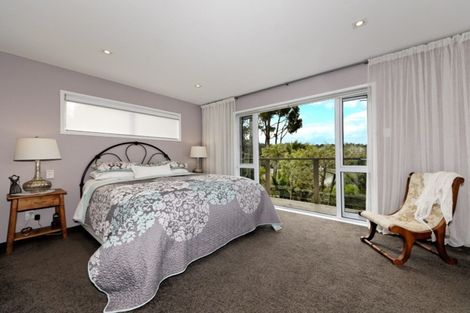 Photo of property in 28 Opou Road, Titirangi, Auckland, 0604
