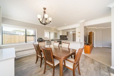 Photo of property in 12 Innes Place, Roslyn, Palmerston North, 4414