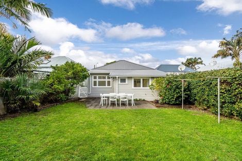 Photo of property in 17 Anne Street, Devonport, Auckland, 0624