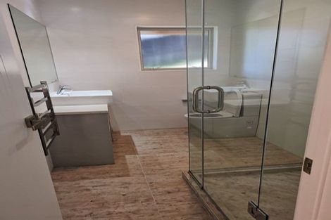 Photo of property in 16 Para Close, Fairview Heights, Auckland, 0632