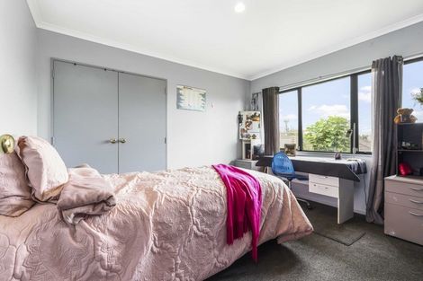 Photo of property in 15 Hollinger Place, Nawton, Hamilton, 3200