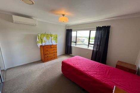 Photo of property in 2/23 Sunnyfield Crescent, Glenfield, Auckland, 0629