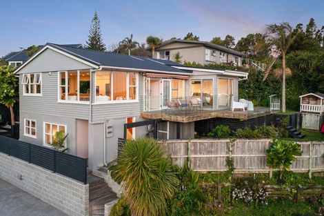 Photo of property in 1/106 Island Bay Road, Beach Haven, Auckland, 0626