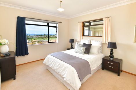 Photo of property in 1 Orewa Heights Crescent, Orewa, 0931