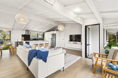 Photo of property in 18 Macnay Way, Murrays Bay, Auckland, 0630