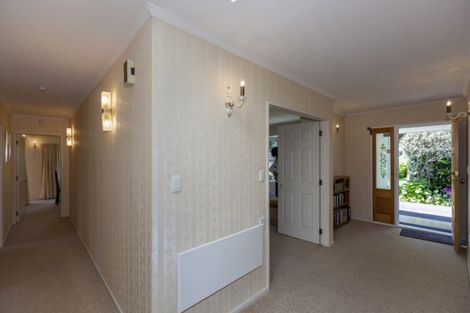 Photo of property in 32 Kohekohe Road, Waikanae, 5036