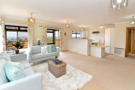 Photo of property in 1 Orewa Heights Crescent, Orewa, 0931