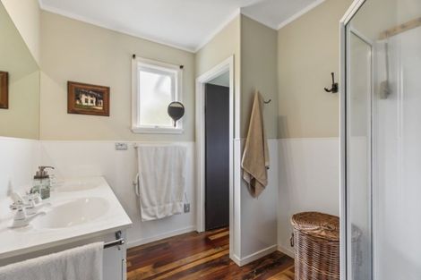 Photo of property in 18 Rimutaka Place, Titirangi, Auckland, 0604