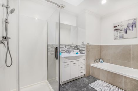 Photo of property in 21 Whitbourne Heights, Manurewa, Auckland, 2105