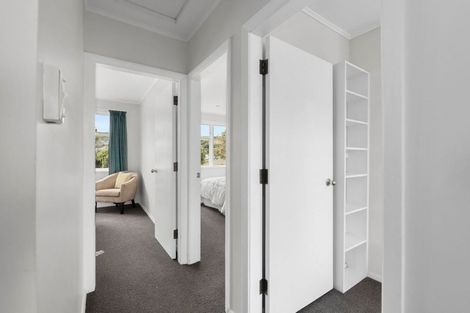 Photo of property in 16 Kereru Bend, Tawa, Wellington, 5028