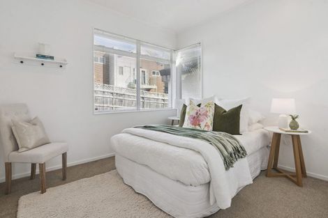 Photo of property in 2/1-5 Gleanor Avenue, Oteha, Auckland, 0632