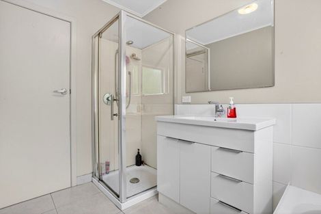 Photo of property in 61 Boord Crescent, Kumeu, 0891