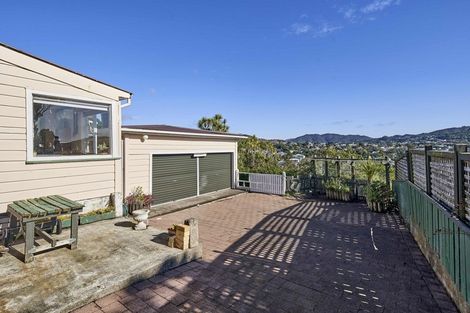 Photo of property in 30 Harbour View Road, Northland, Wellington, 6012