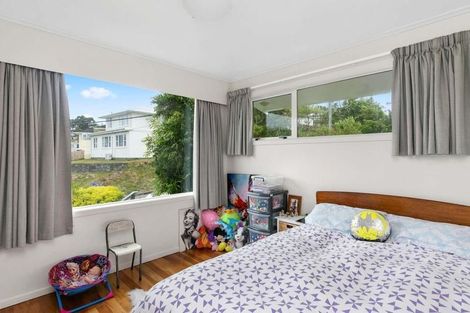 Photo of property in 6 Link Road, Newlands, Wellington, 6037