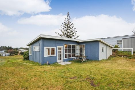 Photo of property in 23 Marine Parade South, Foxton Beach, Foxton, 4815